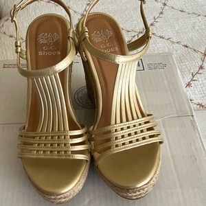 NWOT Platform Espadrilles, beautiful gold straps